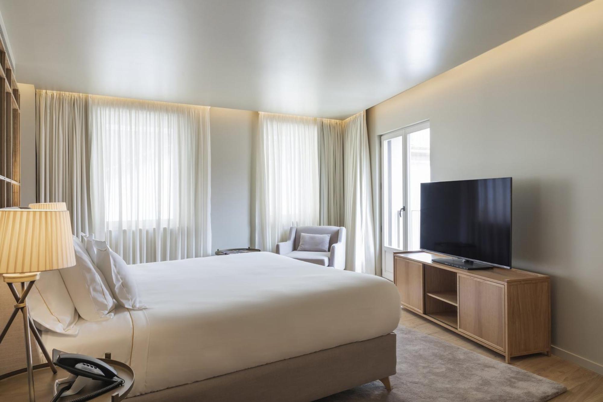 Premium King Room Balcony Cathedral View