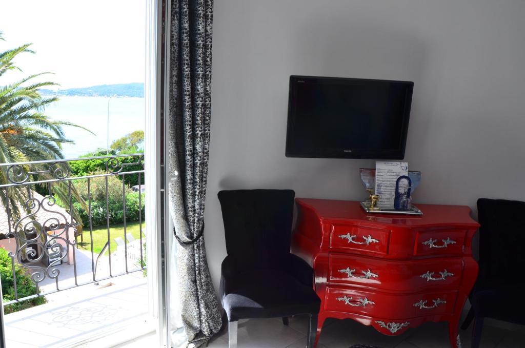 Luxe Tweepersoonskamer met Balkon en Uitzicht op Zee