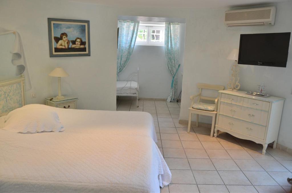 Triple Room,697156863:JPEG