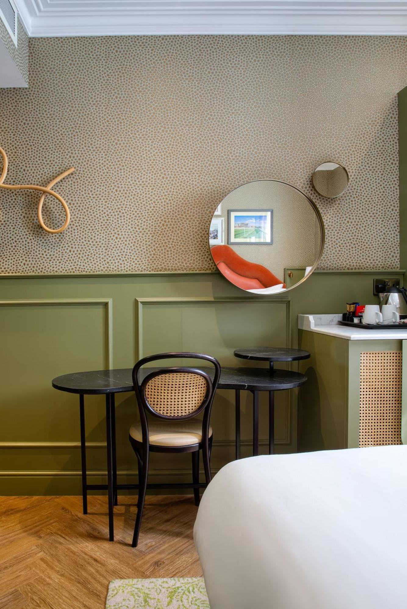 George Walton Queen Room