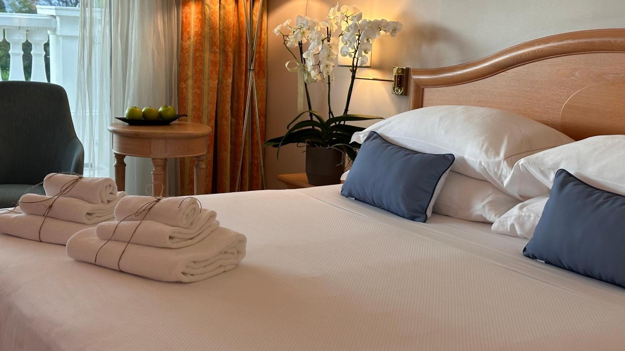 Superior Double Room Lake View Spa Access