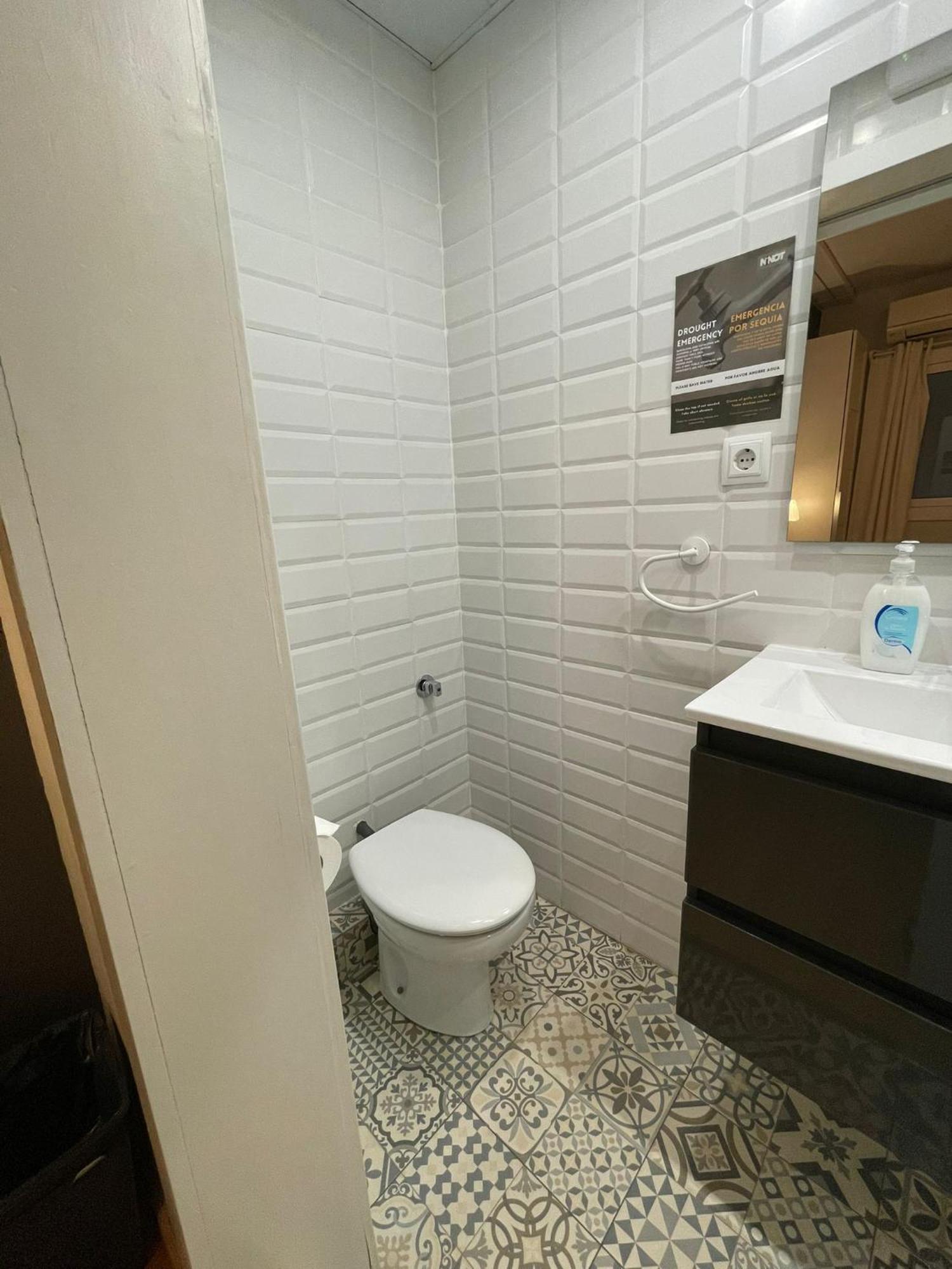 Standard Single Room Shower