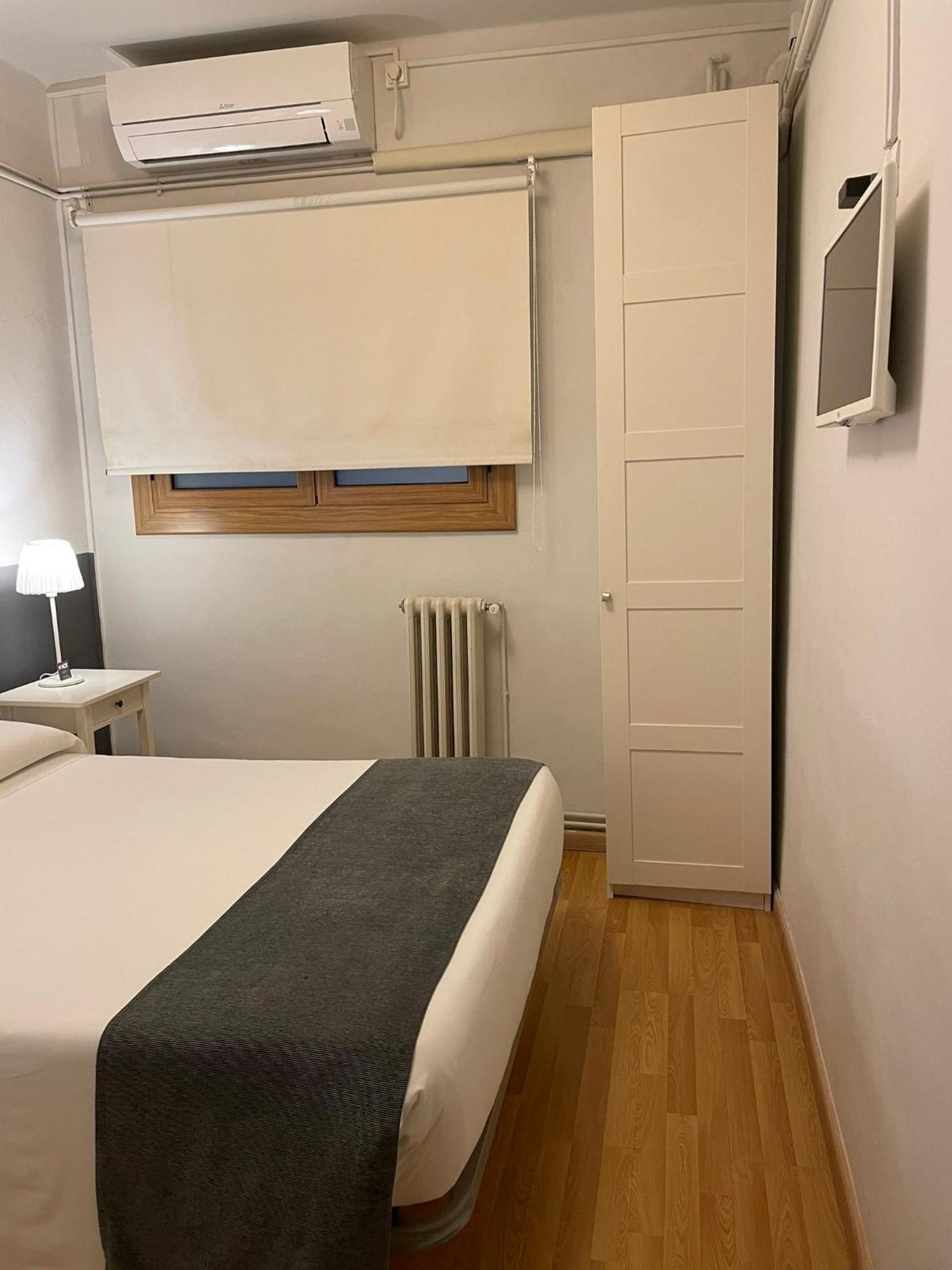 Standard Single Room Shower