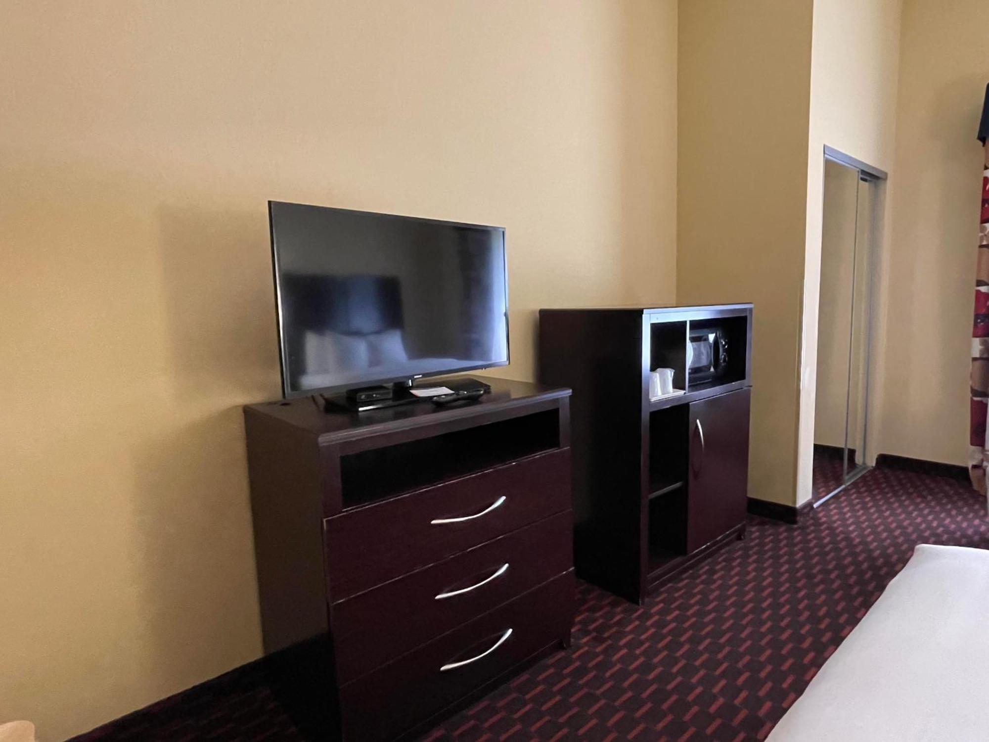 King Suite Accessible or Non-Smoking
