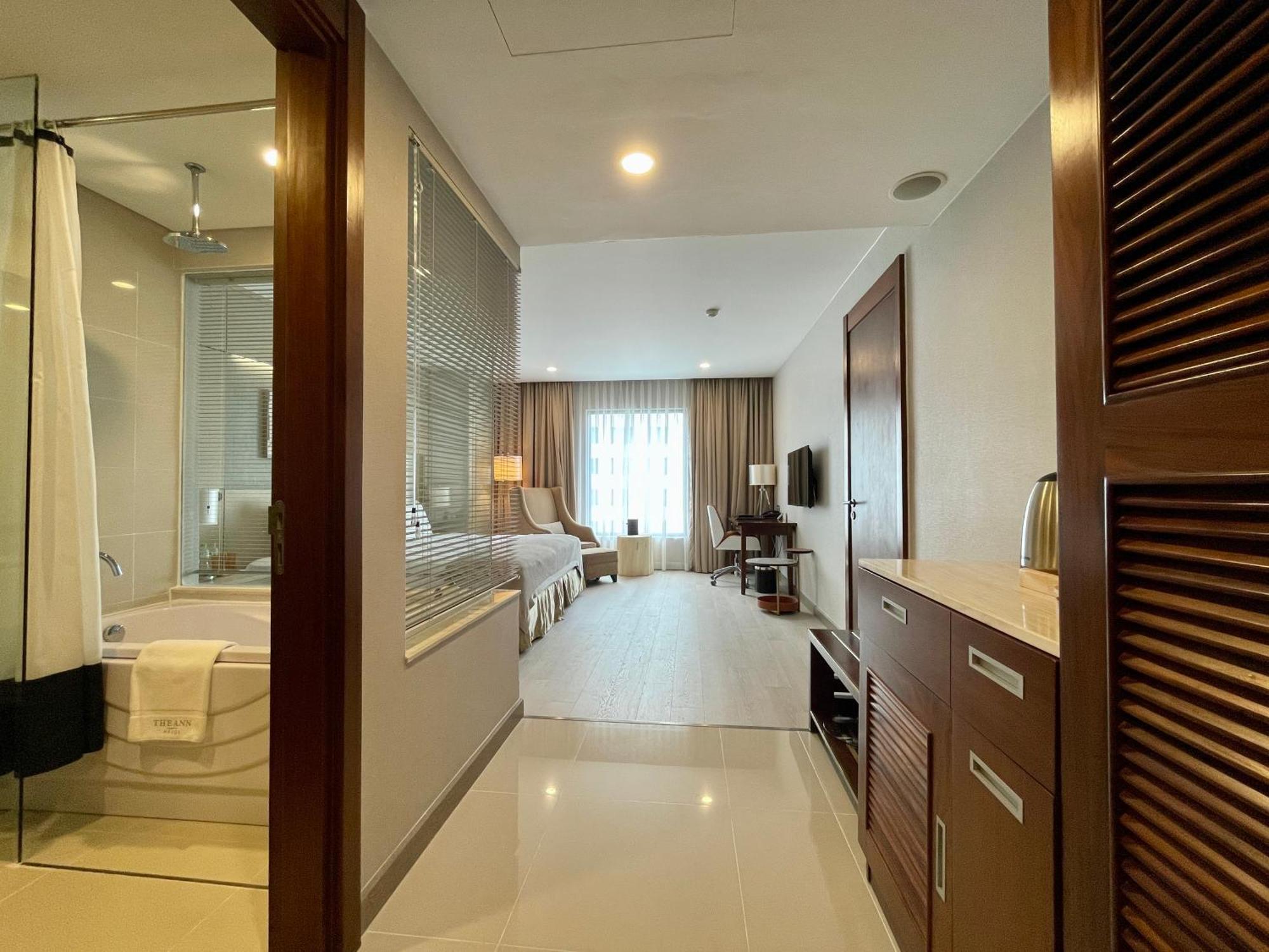 Superior King Room