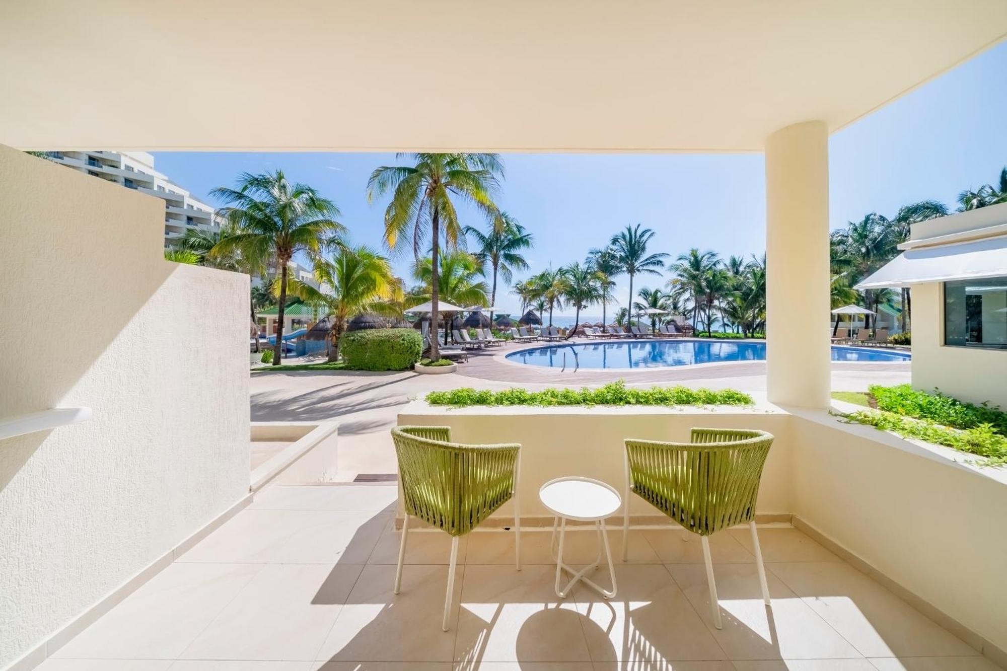 Villa Poolside