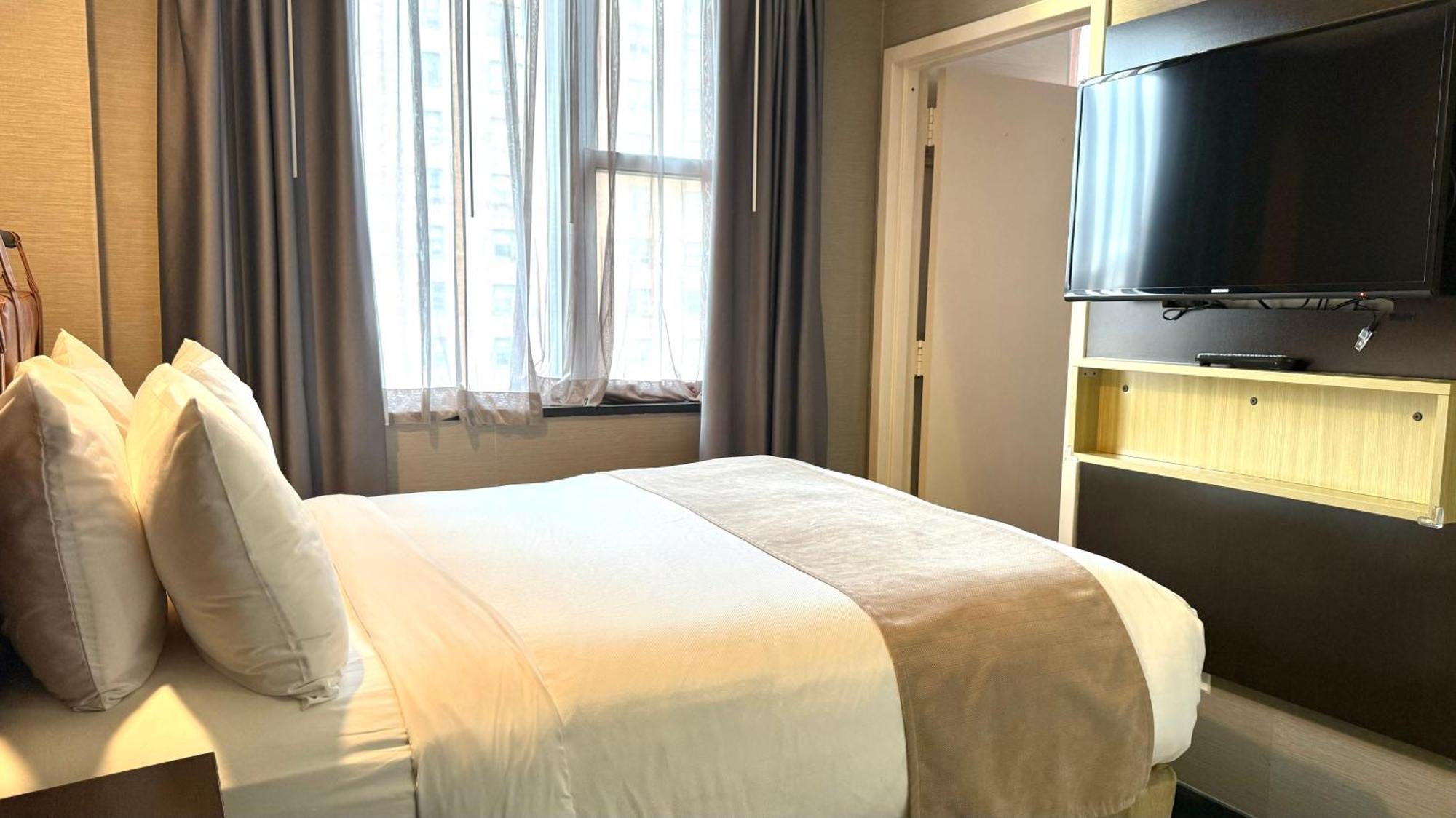 Standard Queen Room