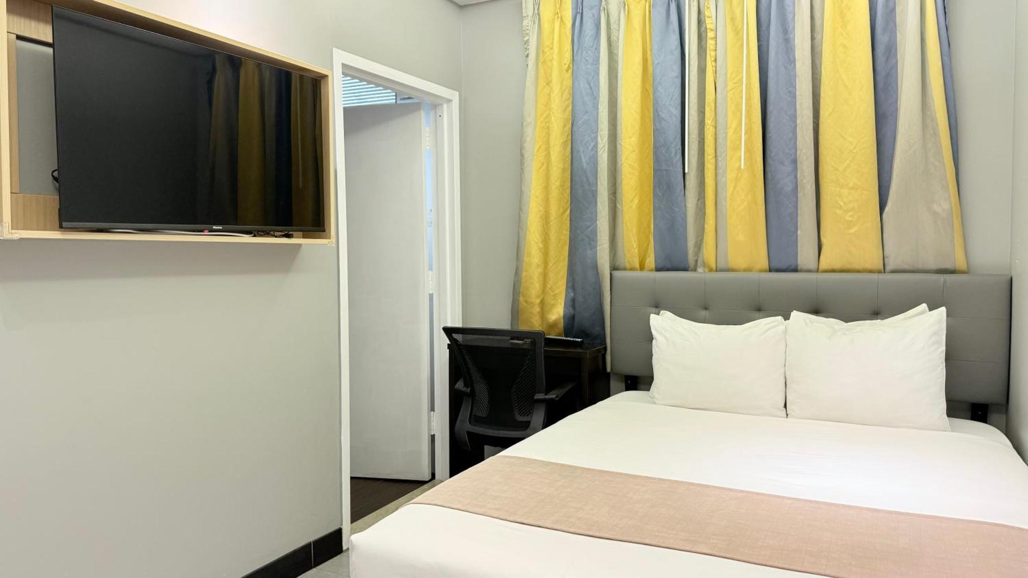 Standard Queen Room