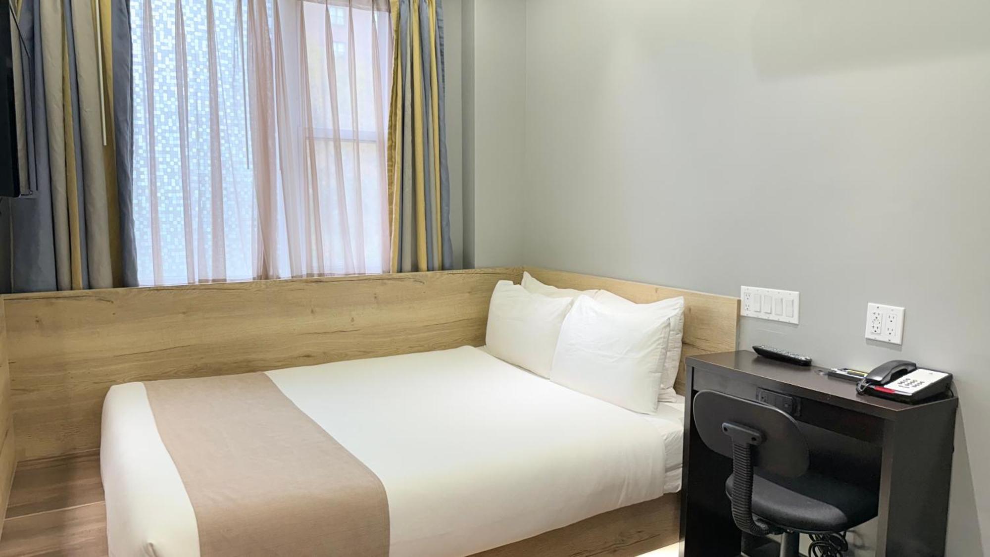 Deluxe Queen Room