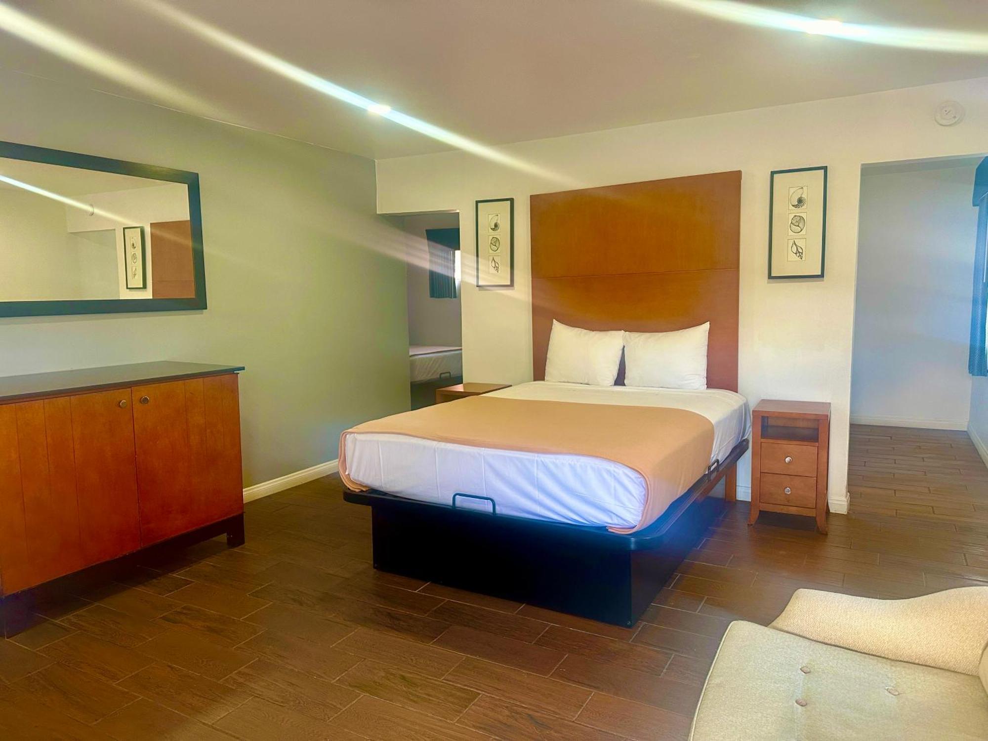 Deluxe Queen Room