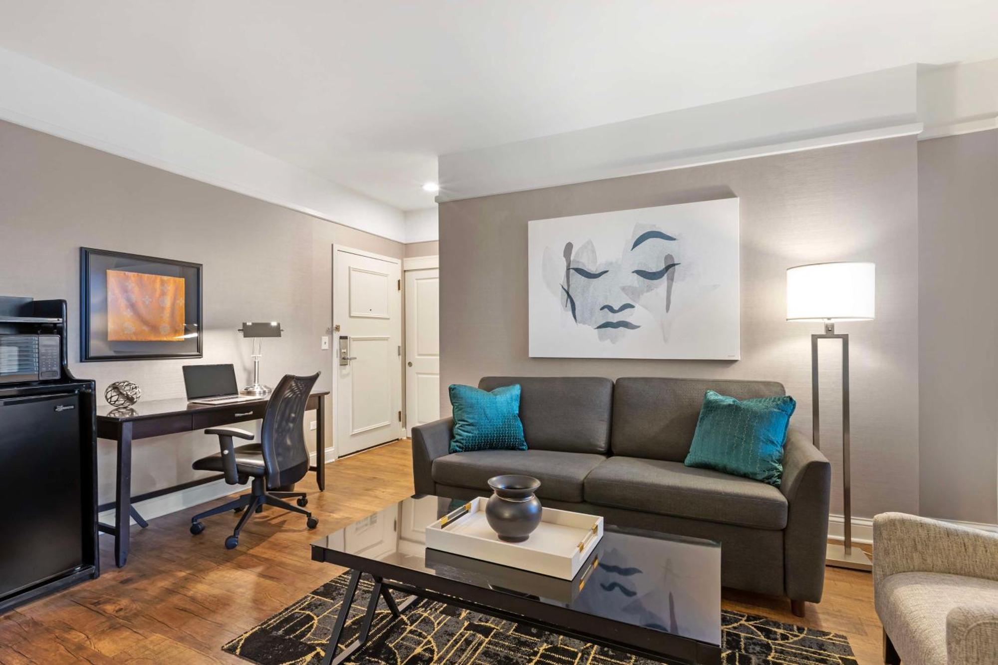 Junior Suite Two Double Beds Sofa Bed Non-Smoking