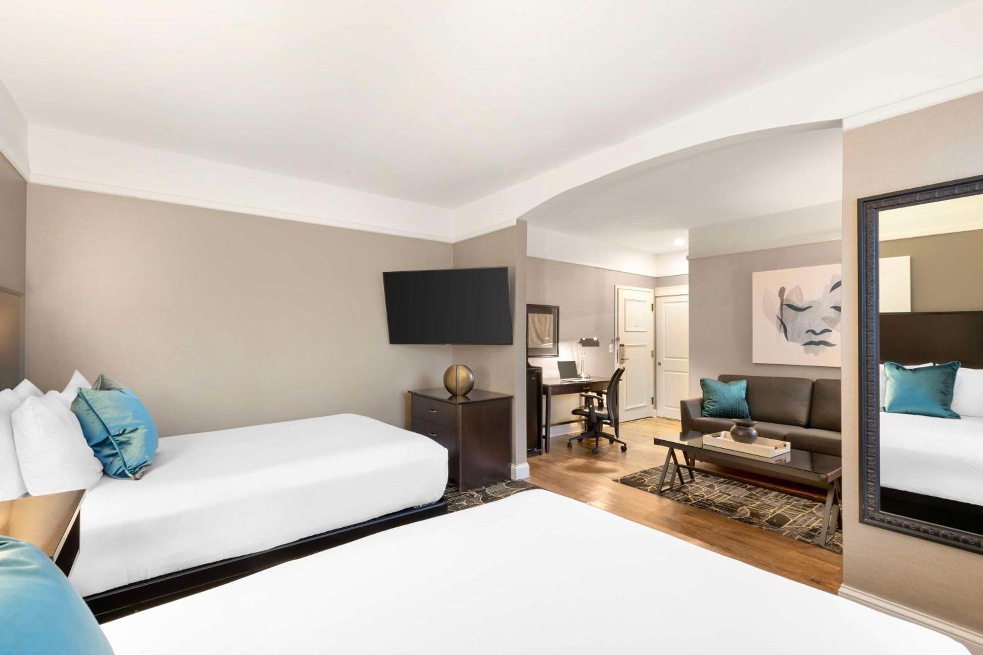 Junior Suite Two Double Beds Sofa Bed Non-Smoking
