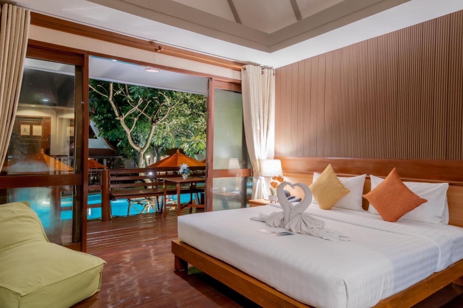 Lux Suite Pool Access Double