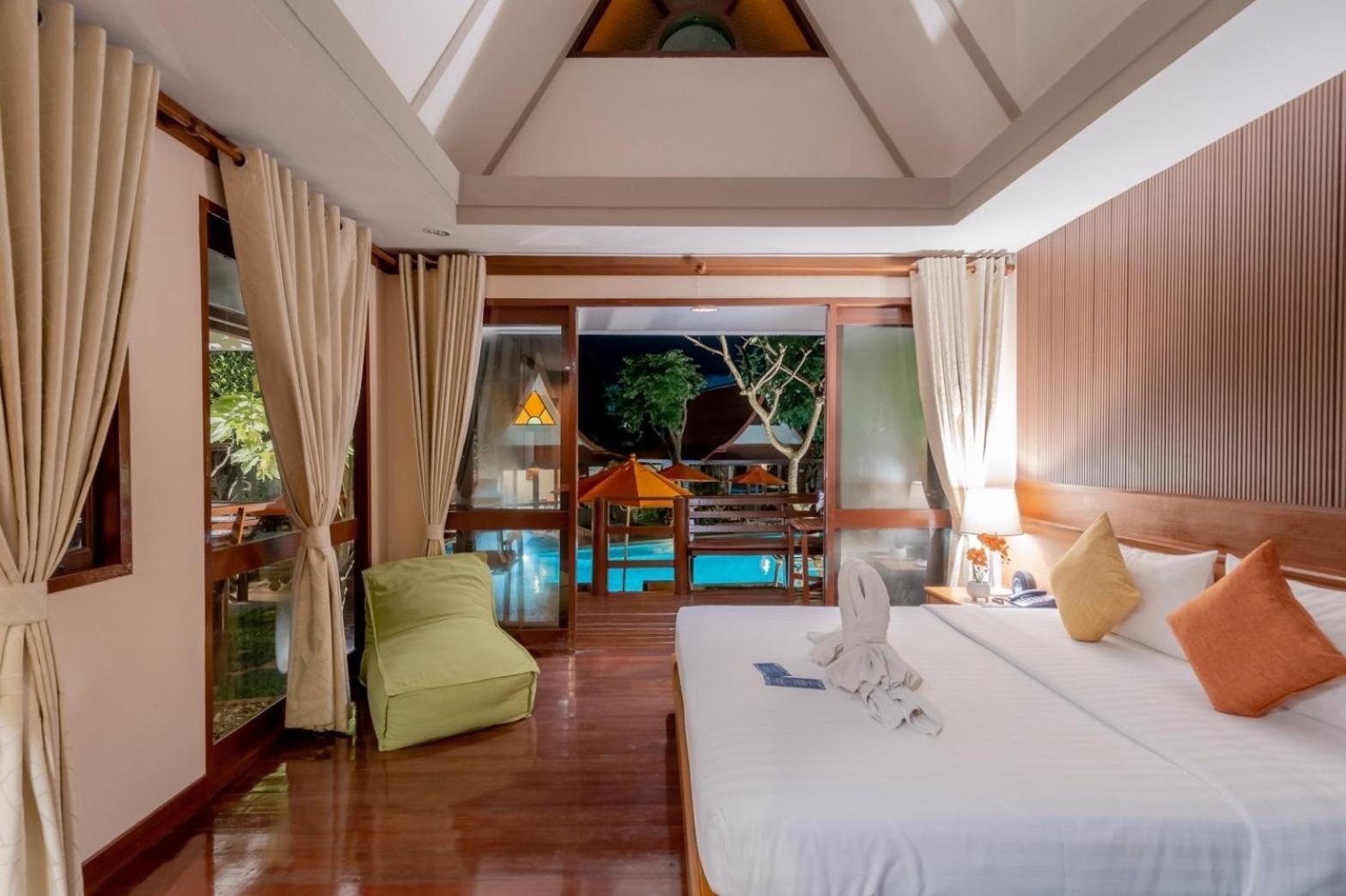 Lux Suite Pool Access Double