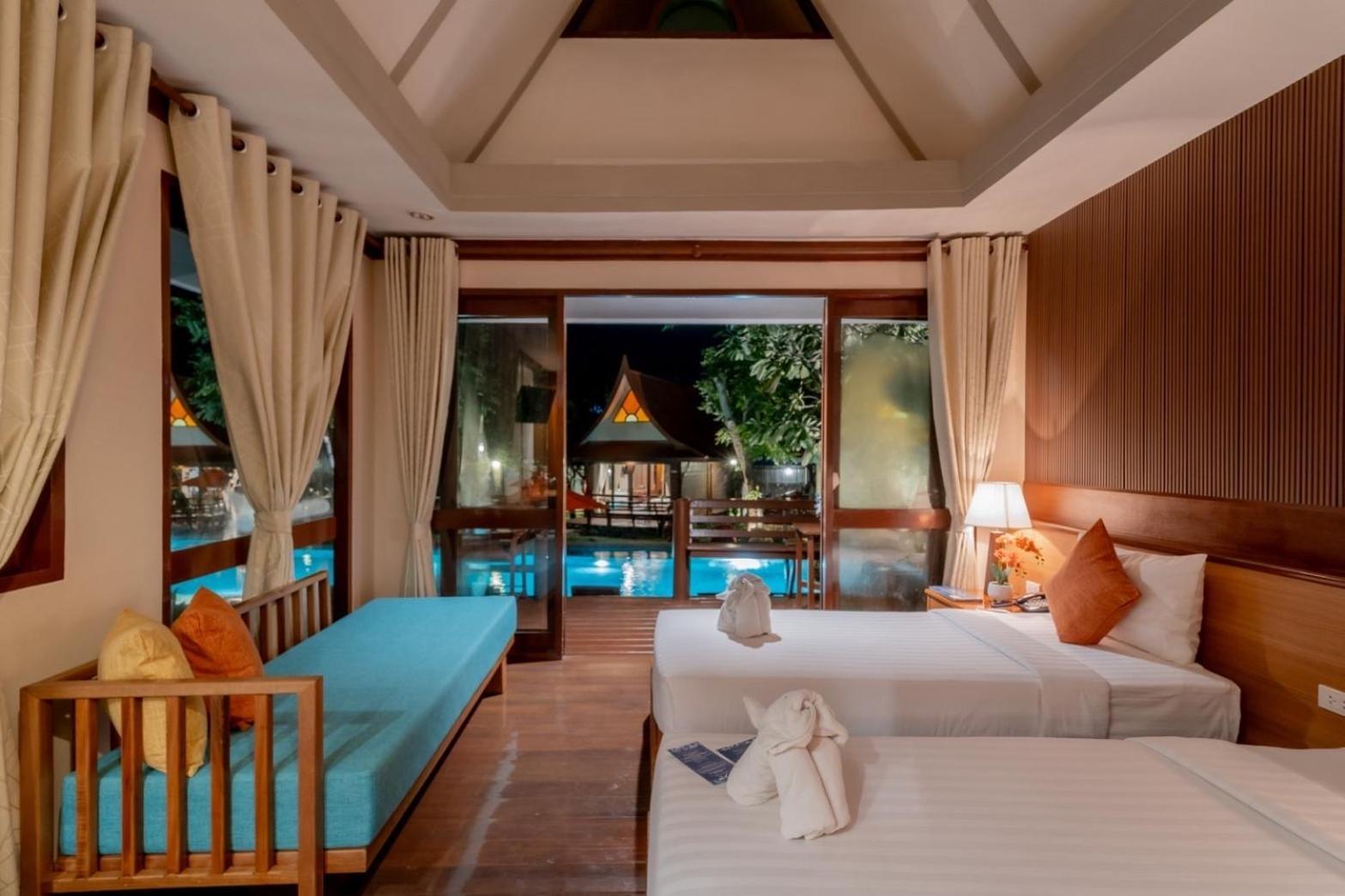 Lux Suite Pool Access Twin