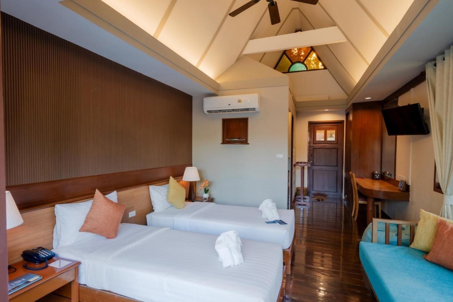 Lux Suite Pool Access Twin