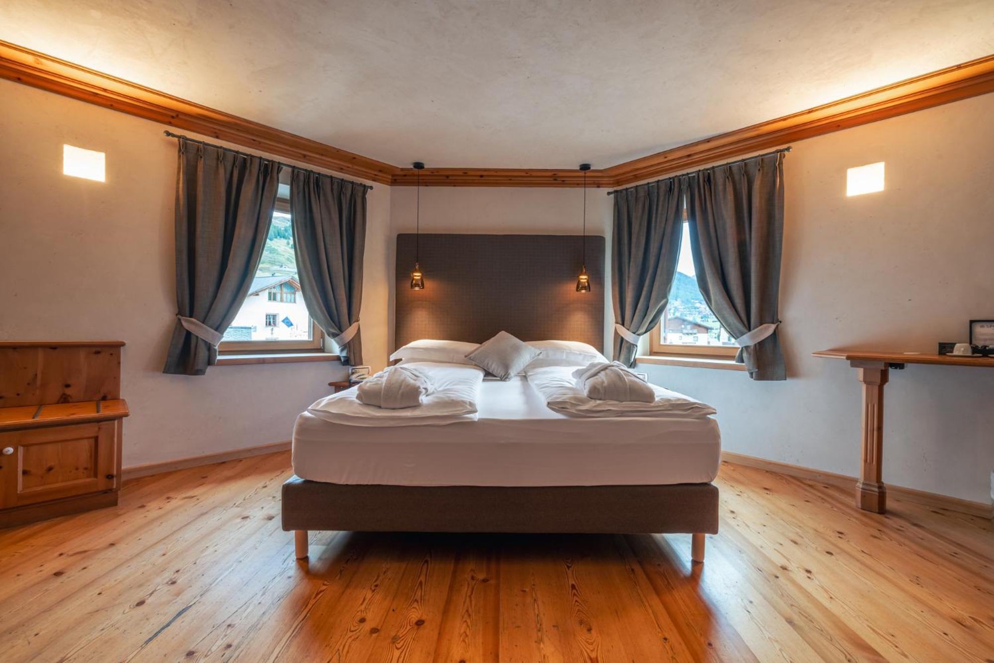Junior Suite Mountain View