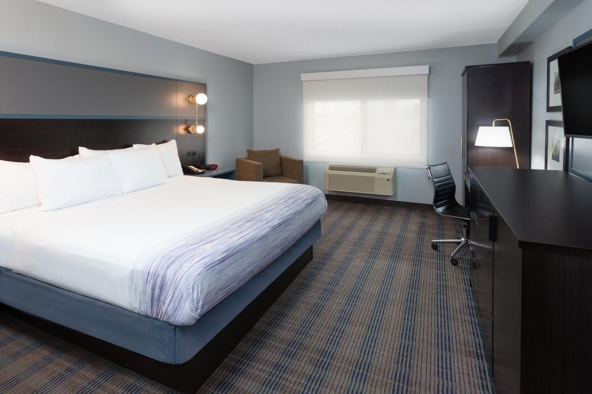 Deluxe King Room Non-Smoking