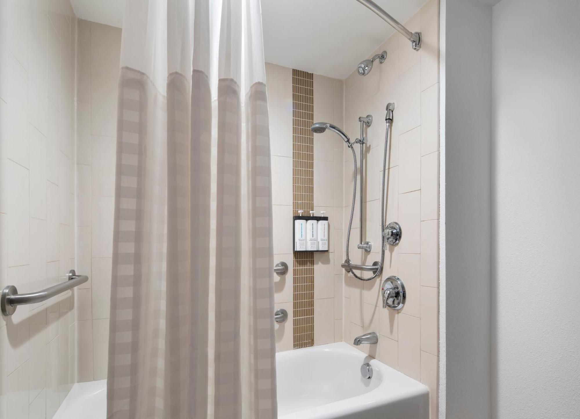 King Room with Bathtub - Mobility Access