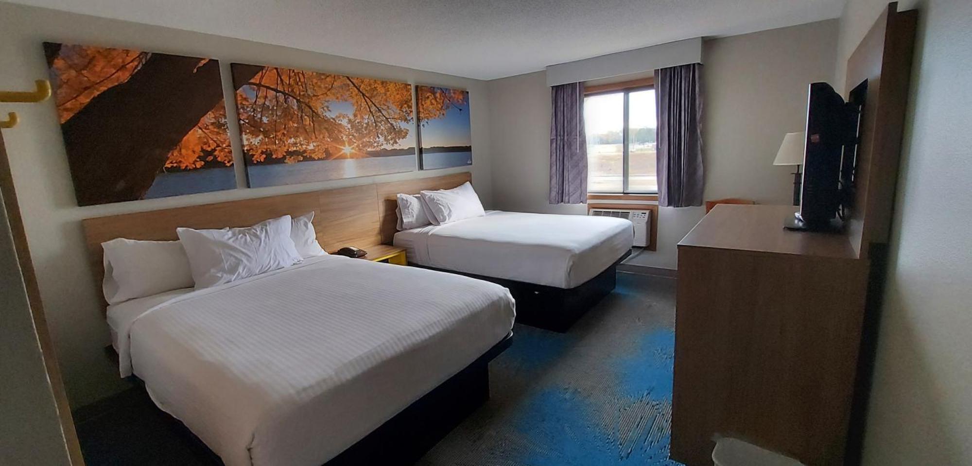 Queen Room Two Queen Beds Pet Friendly or Non-Smoking