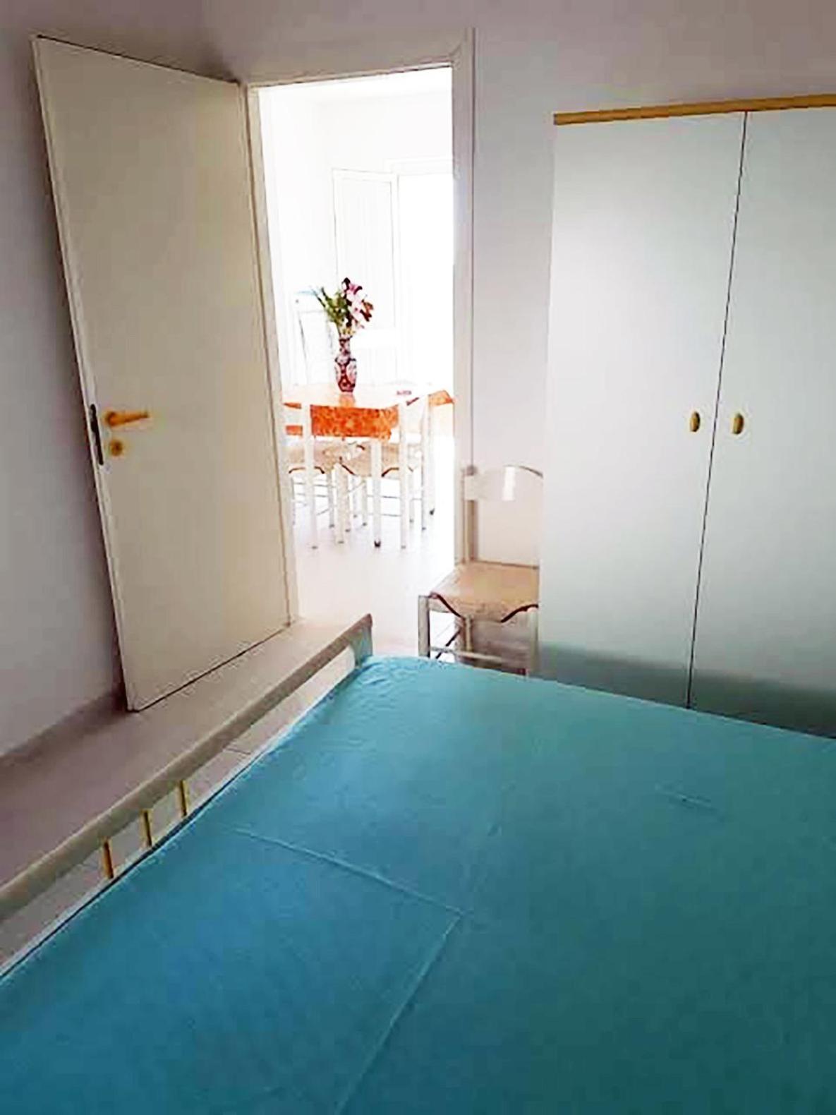 One-Bedroom Standard Apartment