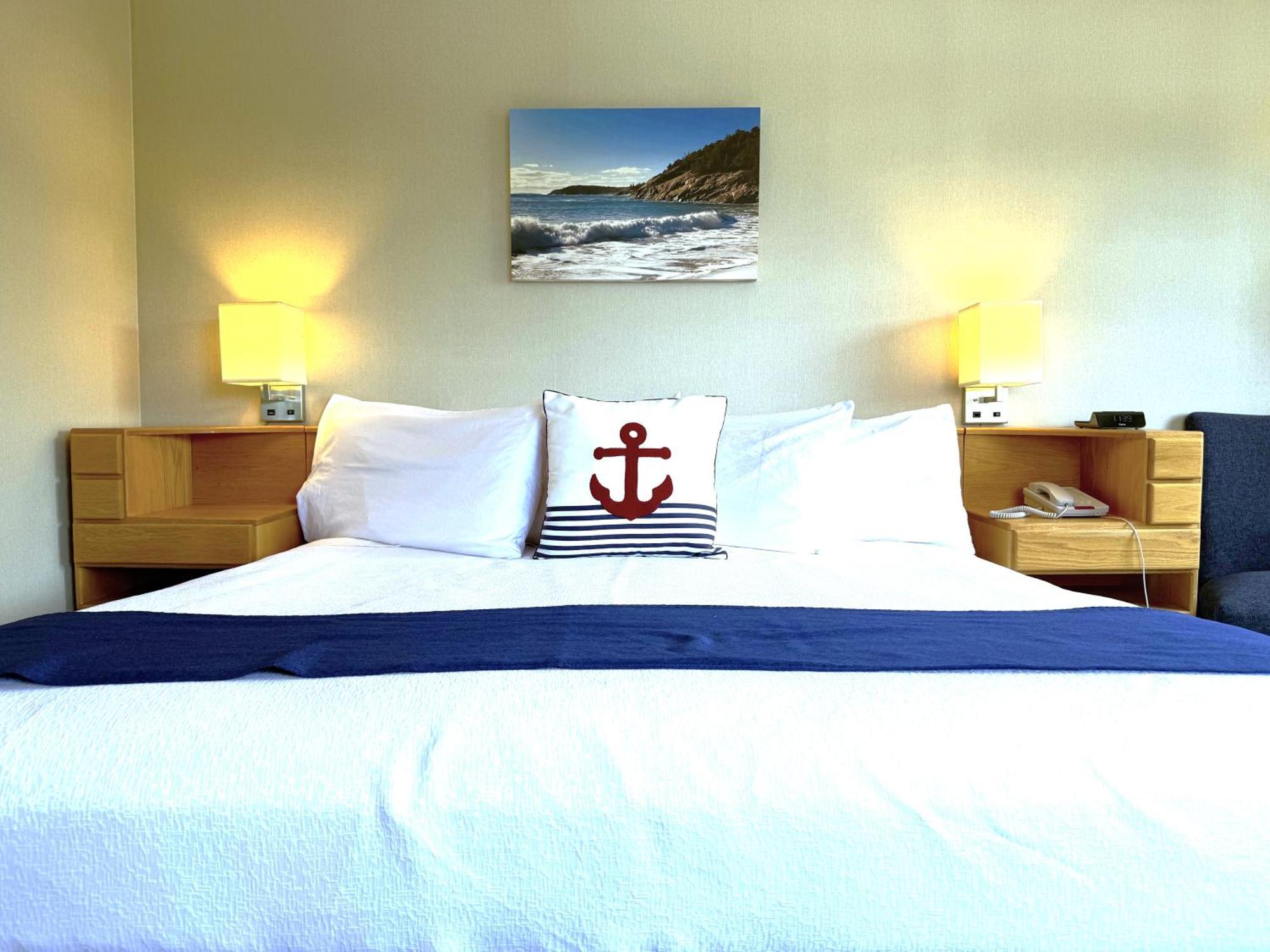King Room Mountain View 1 King Bed 3rd Floor NON-PET