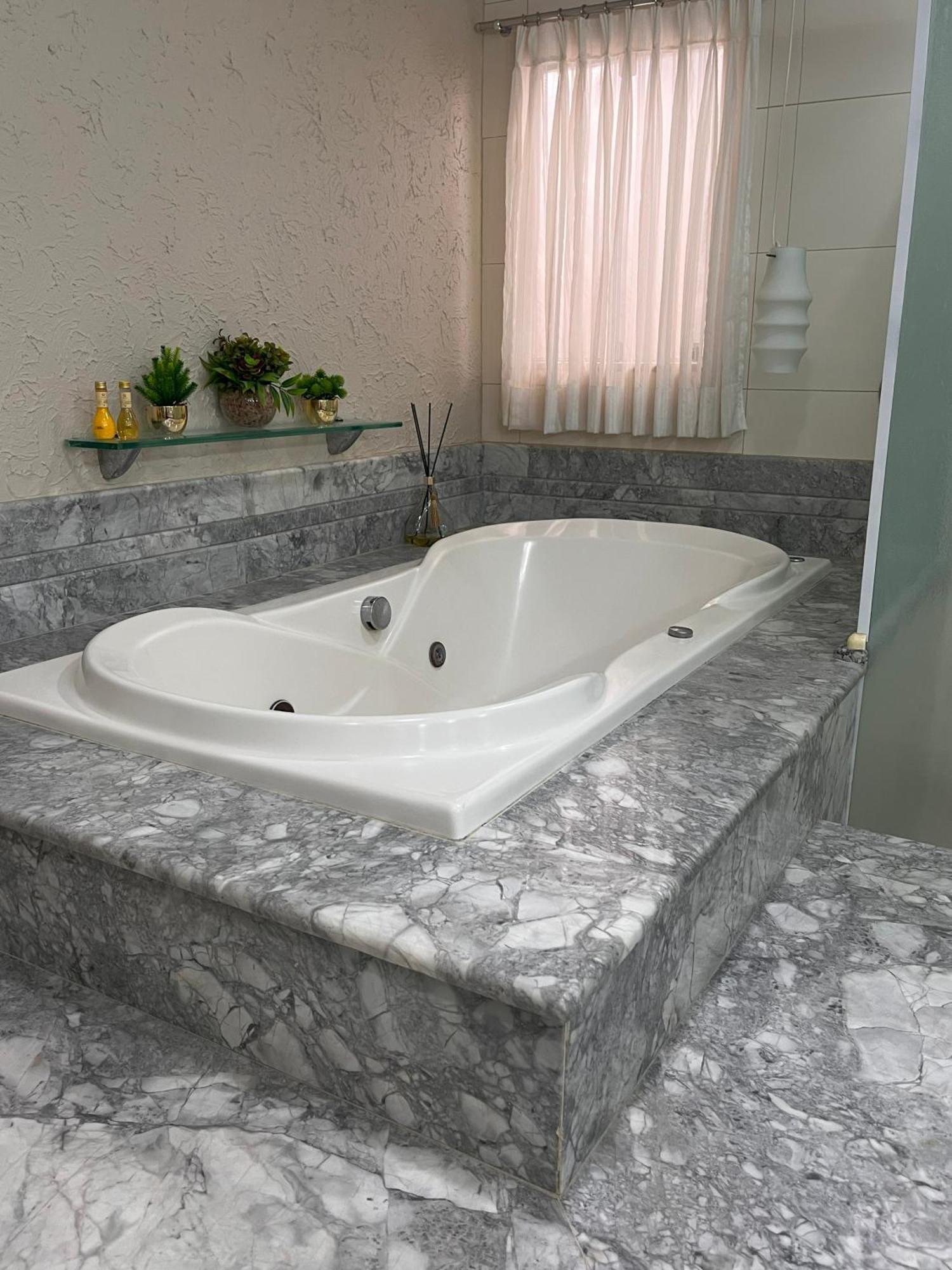 King Suite Spa Bath