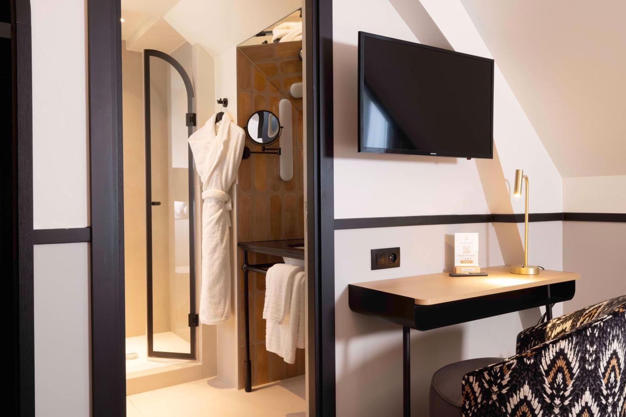 Single Room Double Bed