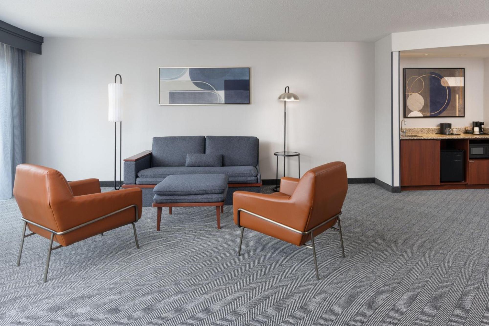 One-Bedroom Queen Suite Two Queen Beds Sofa Bed