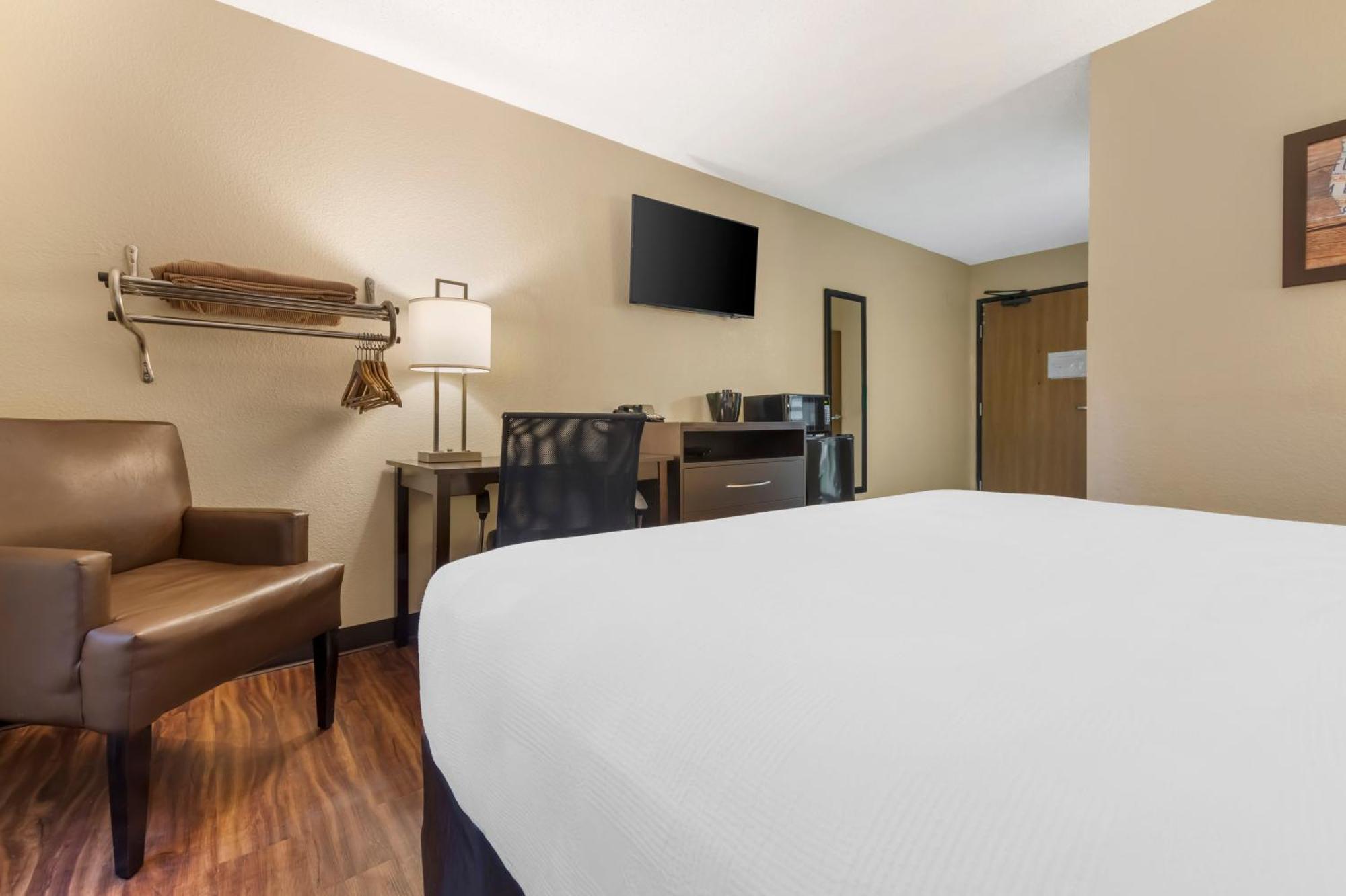 King Room Accessible or Non-Smoking
