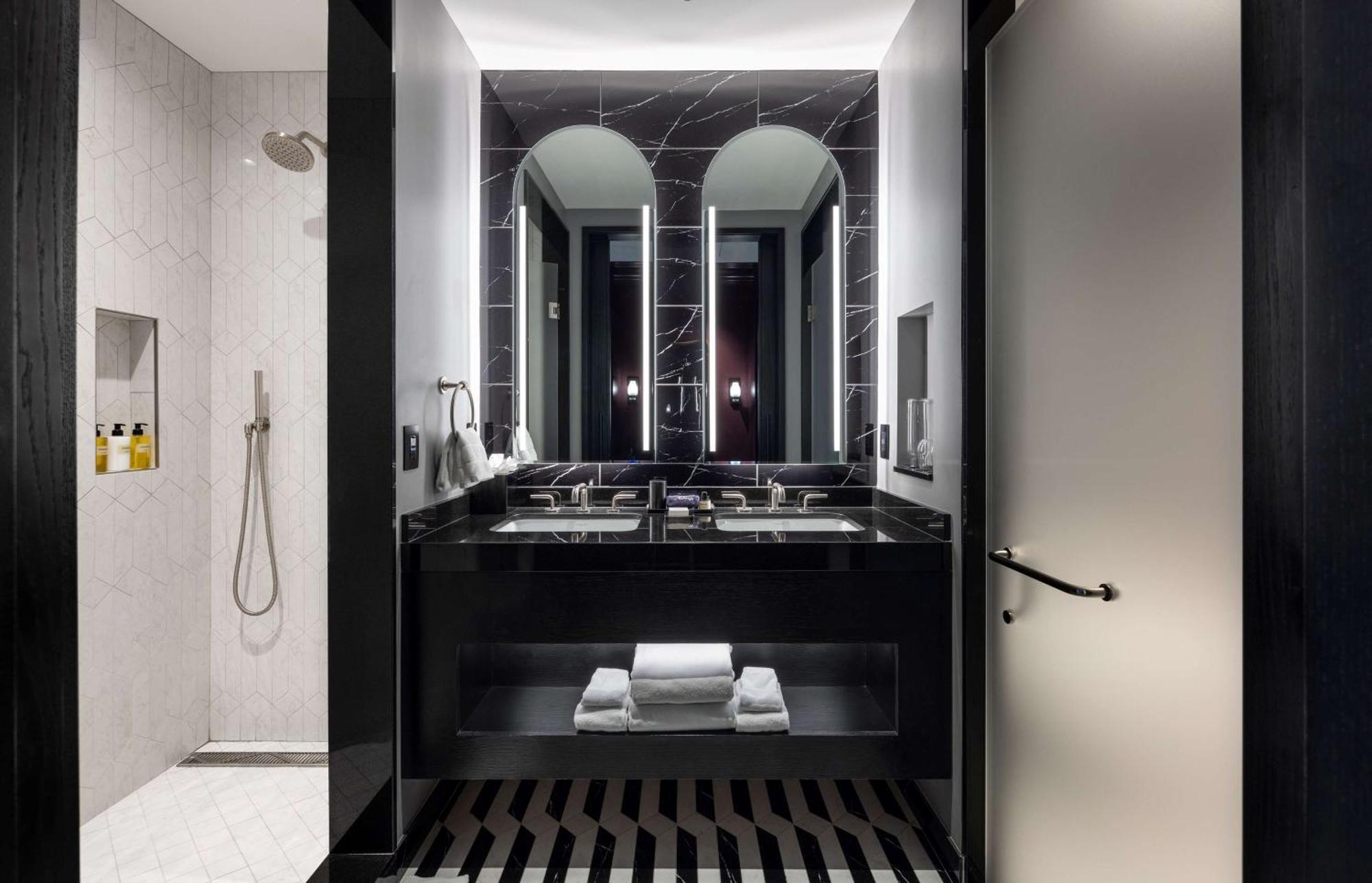Atrium King Junior Suite