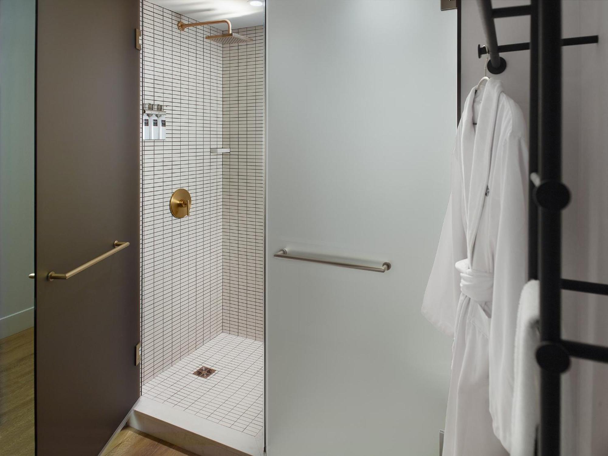 Artist Tower Studio Room 1 Queen Bed
