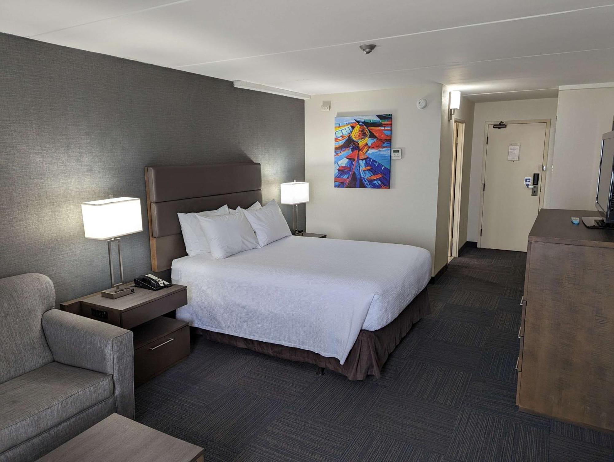 Standard Queen Room