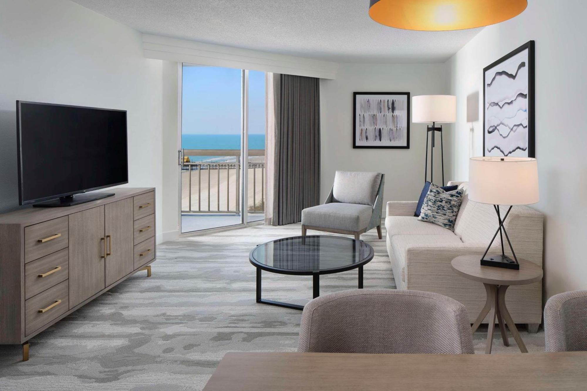 1 King Deluxe Oceanfront Suite