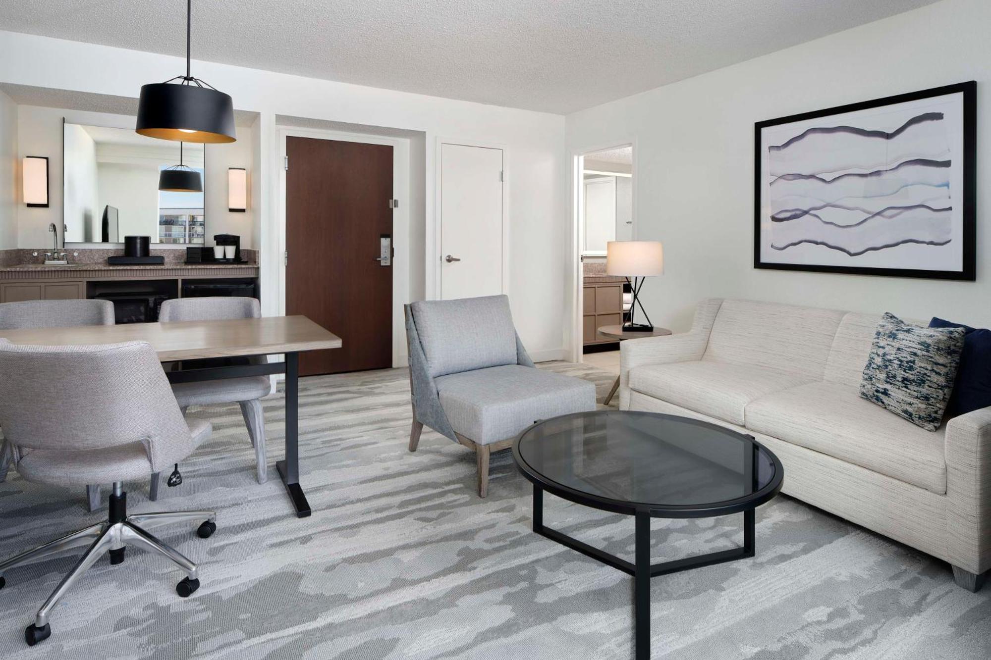 Queen Suite Bath Tub Ocean View Mobility or Hearing Access
