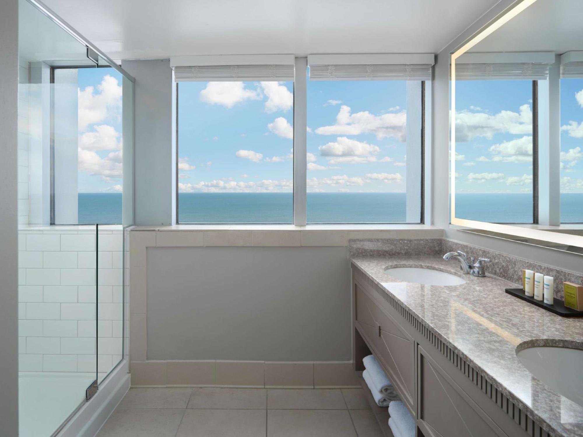 Non-Smoking Deluxe Oceanfront Suite