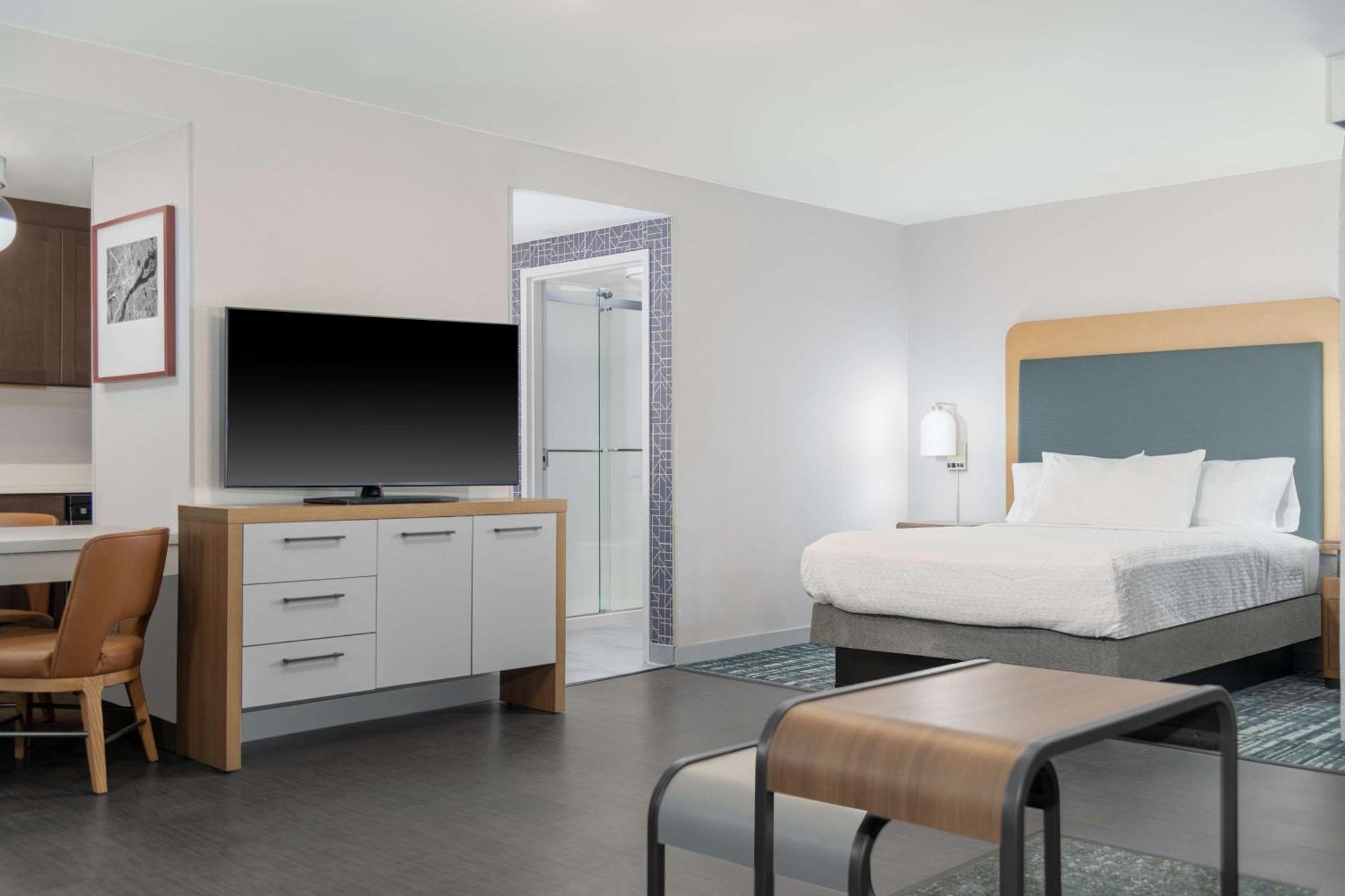Premium King Studio Suite Non-Smoking
