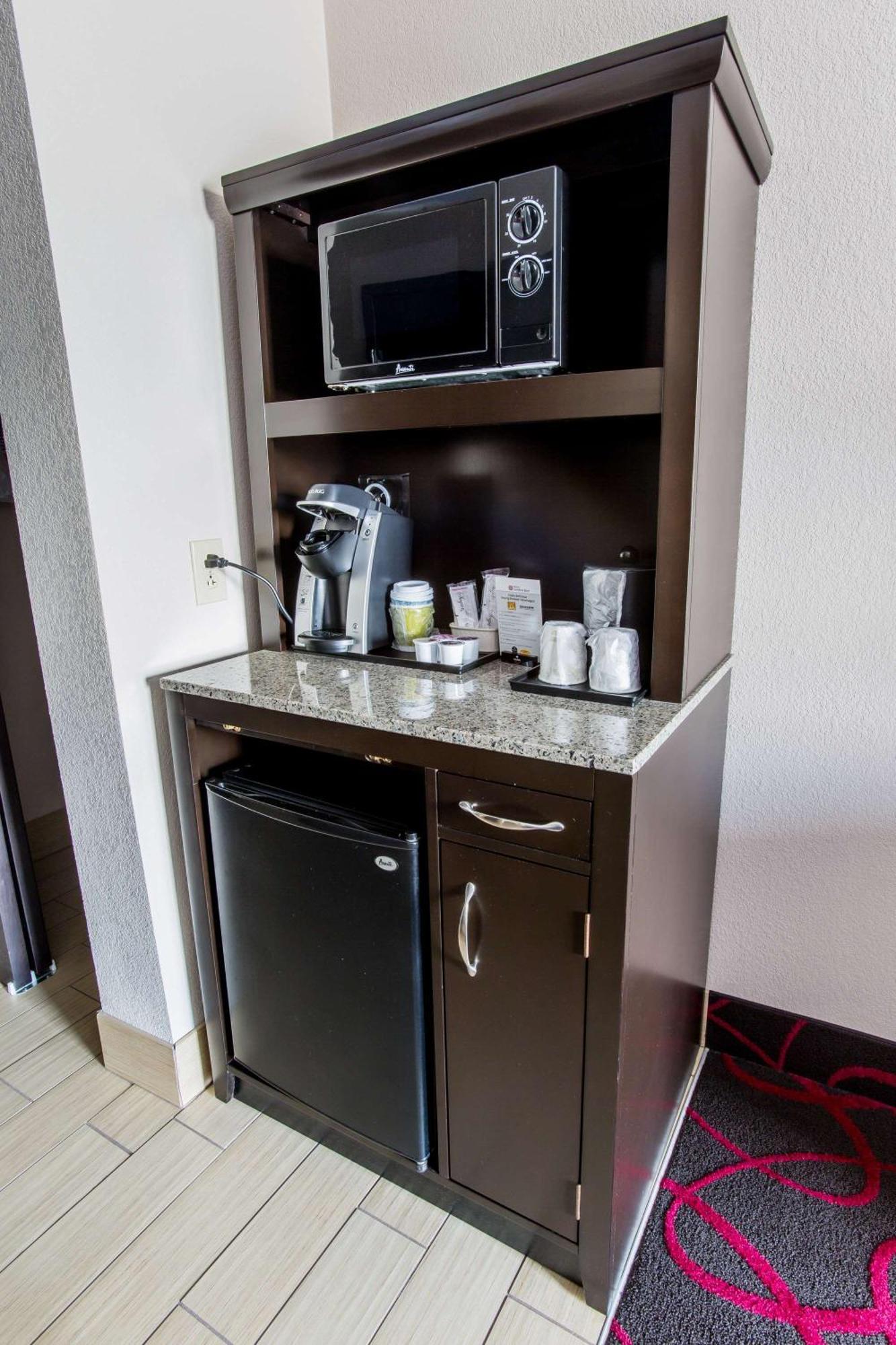 King Room with Accessible Tub - Mobility Access