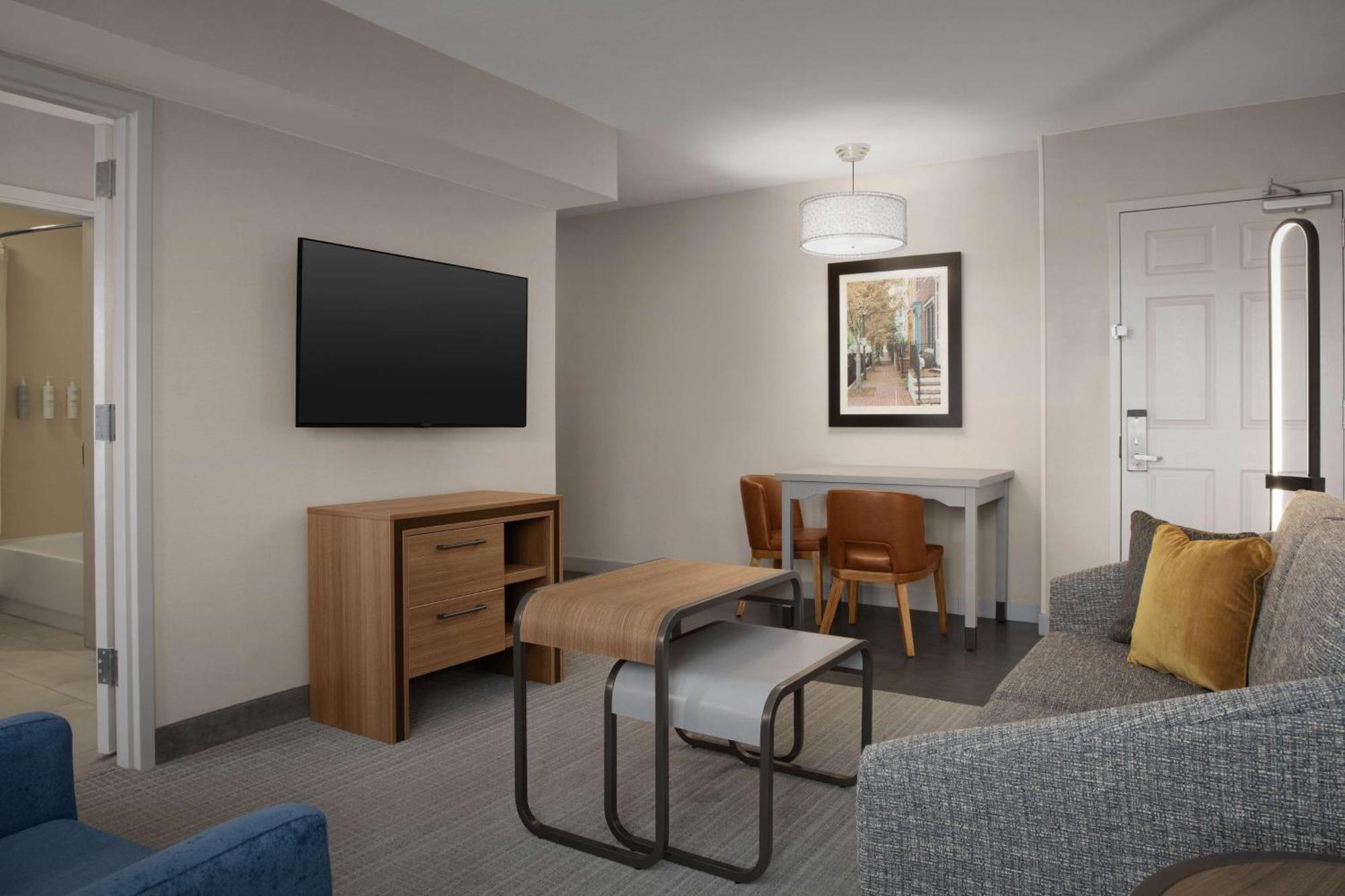 One-Bedroom Suite Two Double Beds Non-Smoking