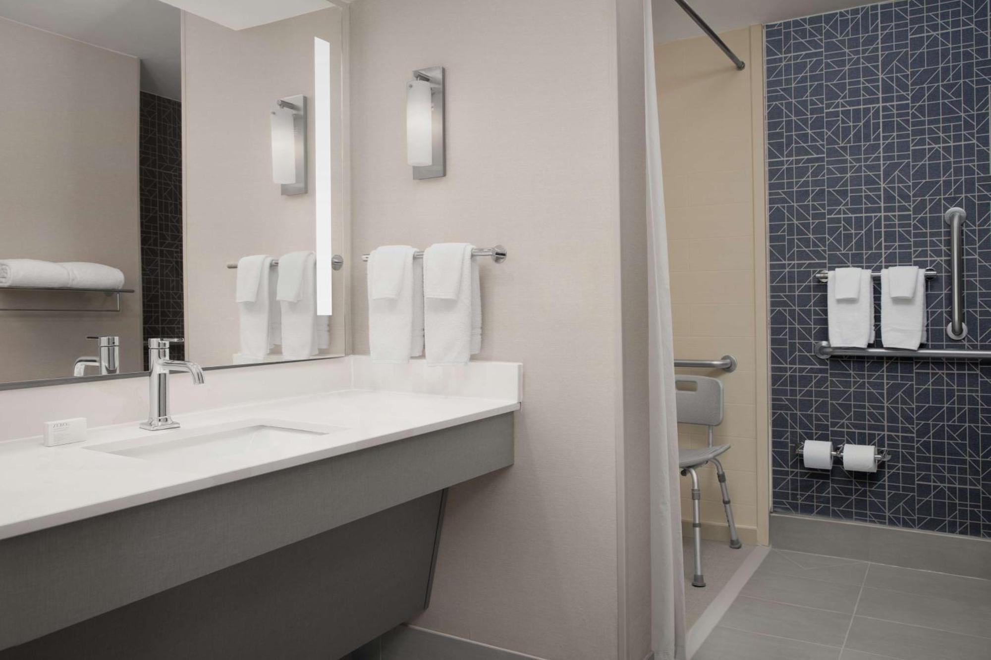 One-Bedroom Suite Roll Shower Hearing Accessible or Non-Smoking