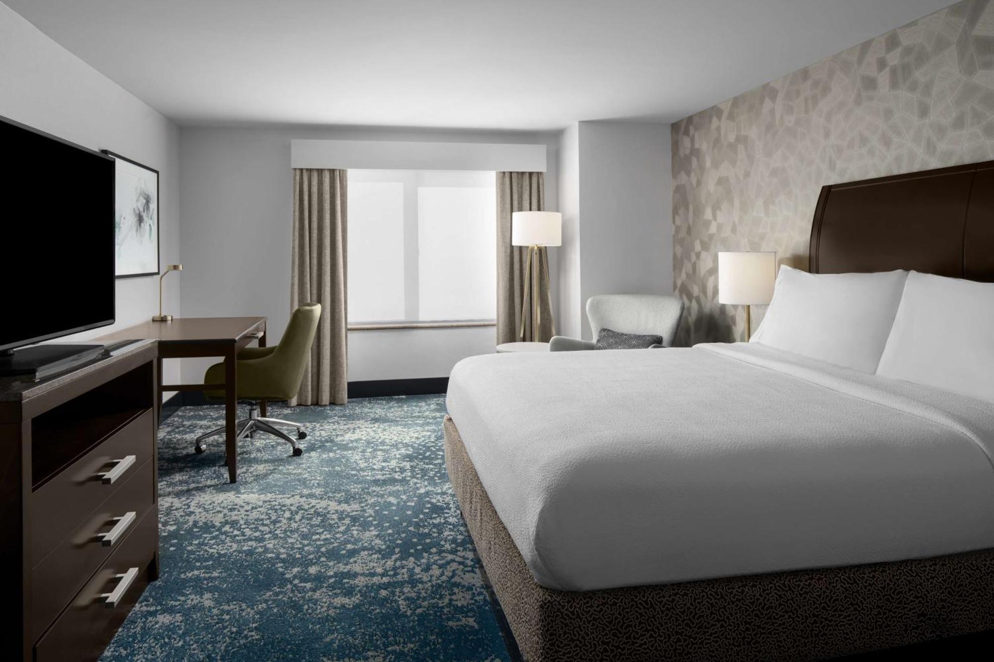King Room Tub Mobility Hearing Access