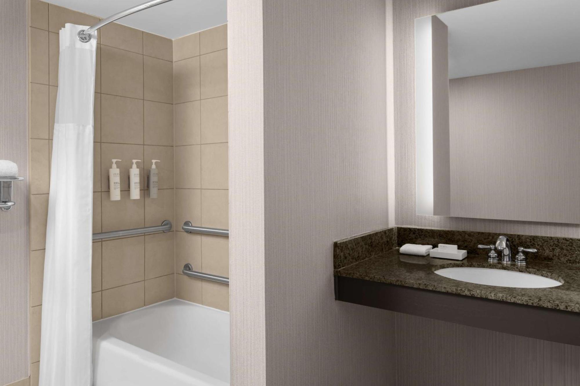 Queen Room Two Queen Beds Mobility Hearing Access