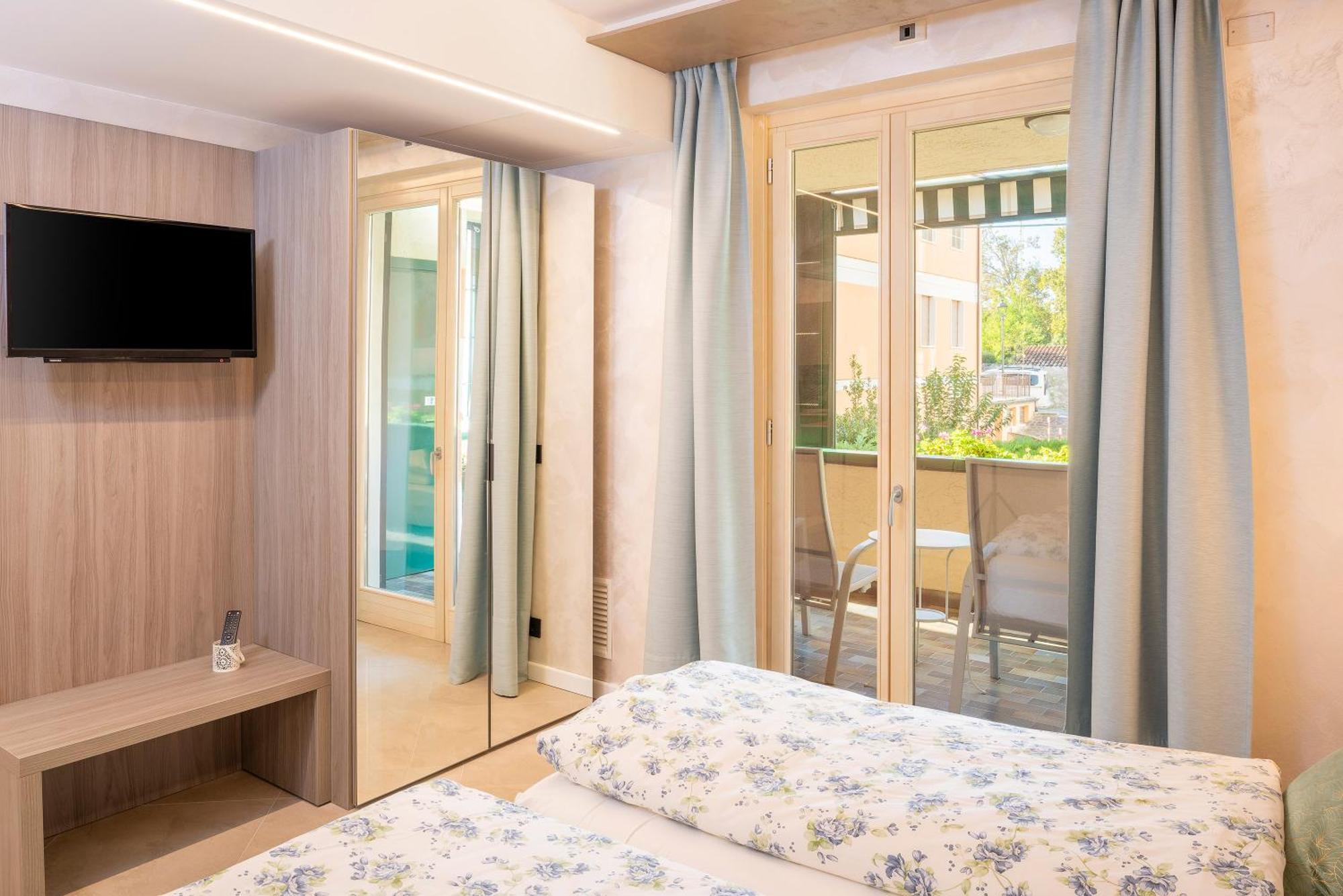 Superior One-Bedroom Apartment