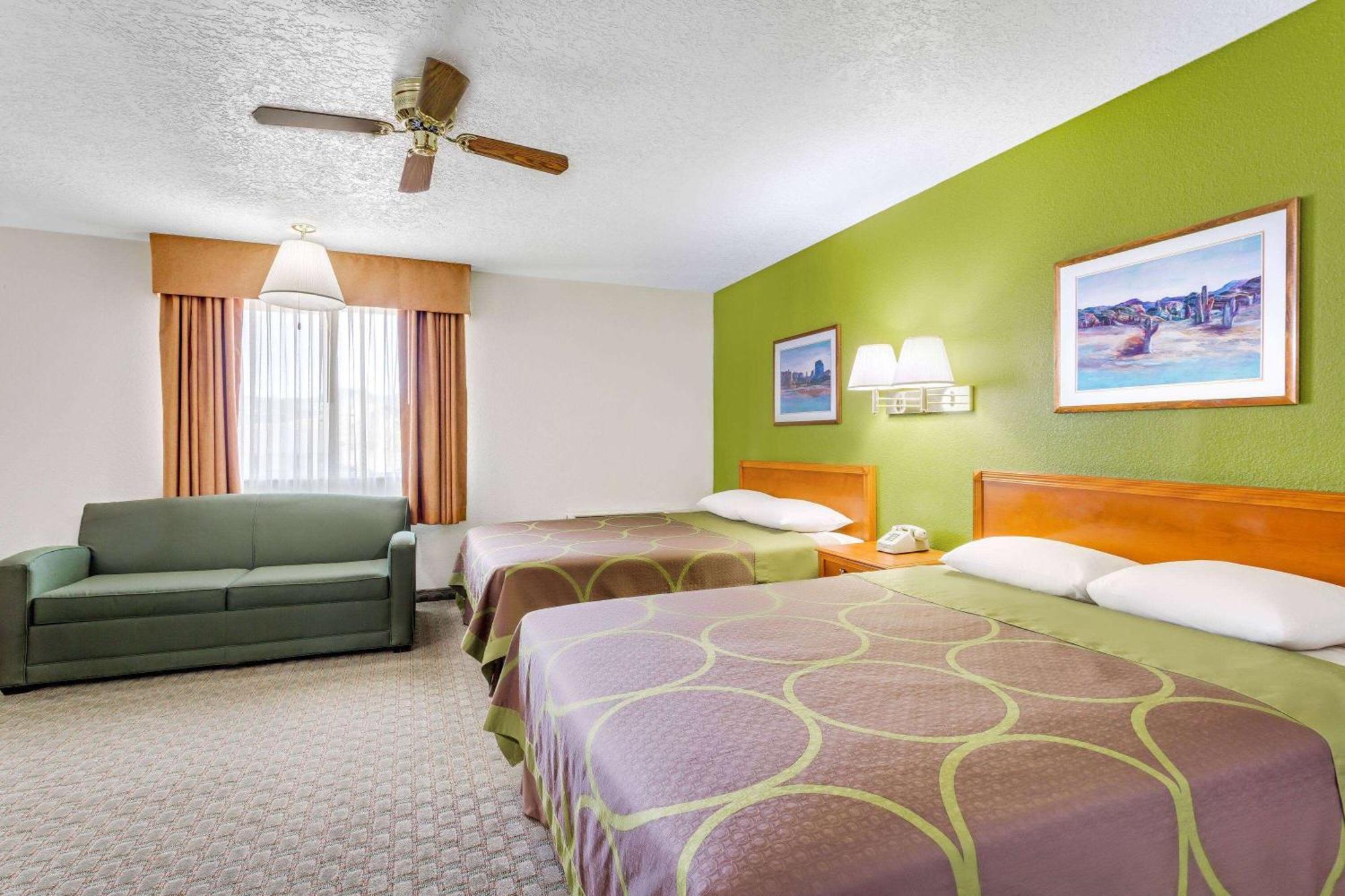Studio Suite Two Queen Beds Non-Smoking