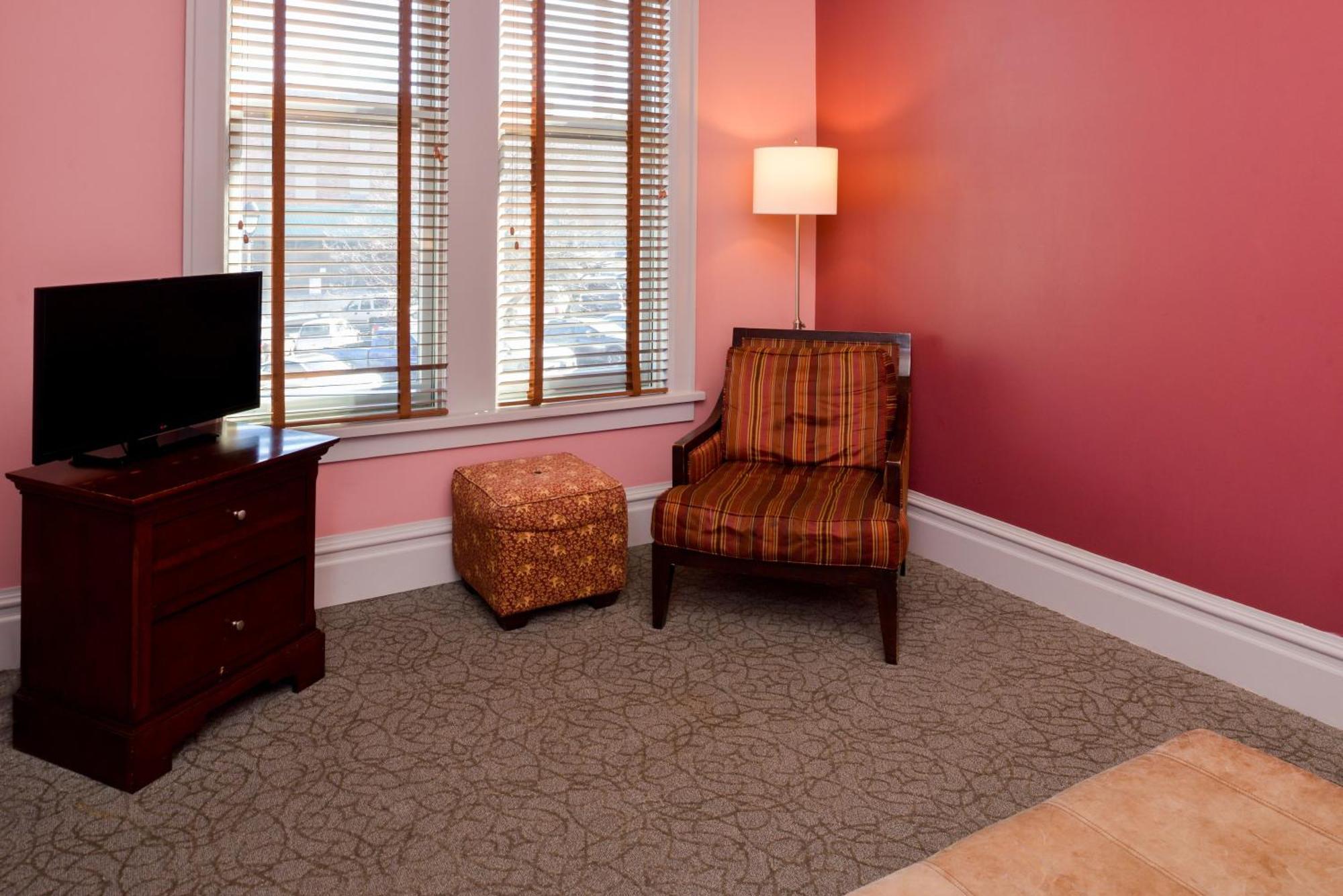 Queen Suite