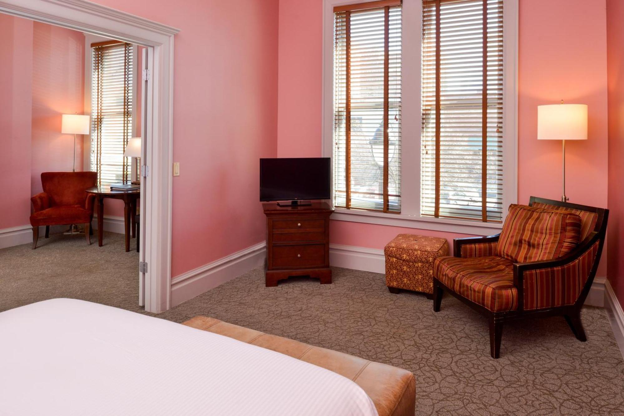 Queen Suite