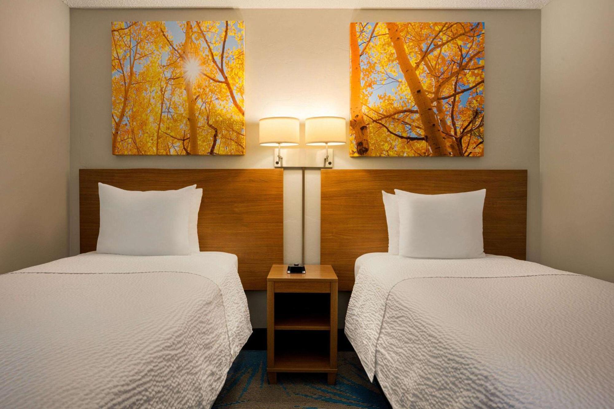 Studio Suite 1 King Bed 2 Twin Beds Non-Smoking
