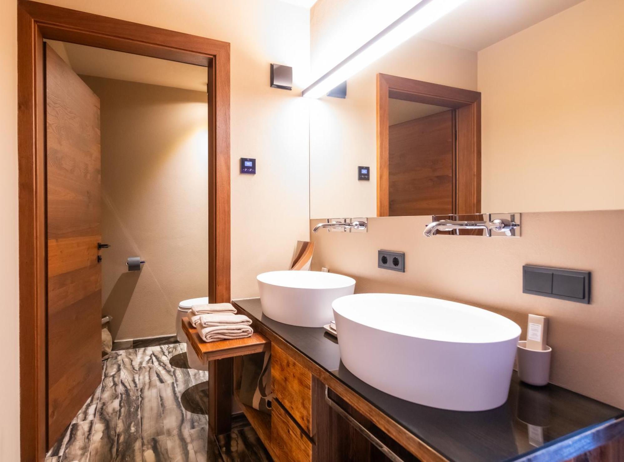 Comfort Suite Spa Bath Garden