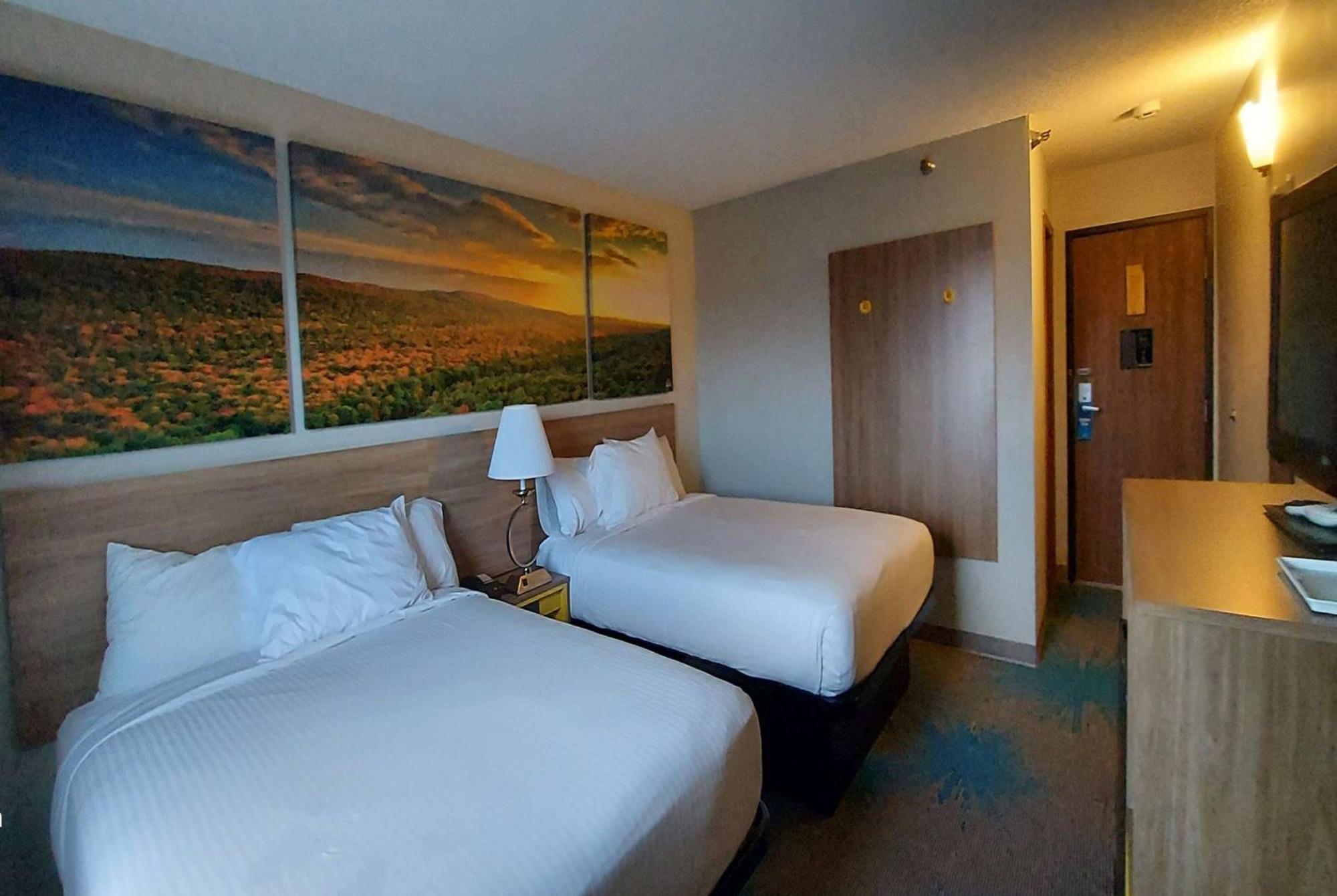 Queen Room Two Queen Beds Non-Smoking