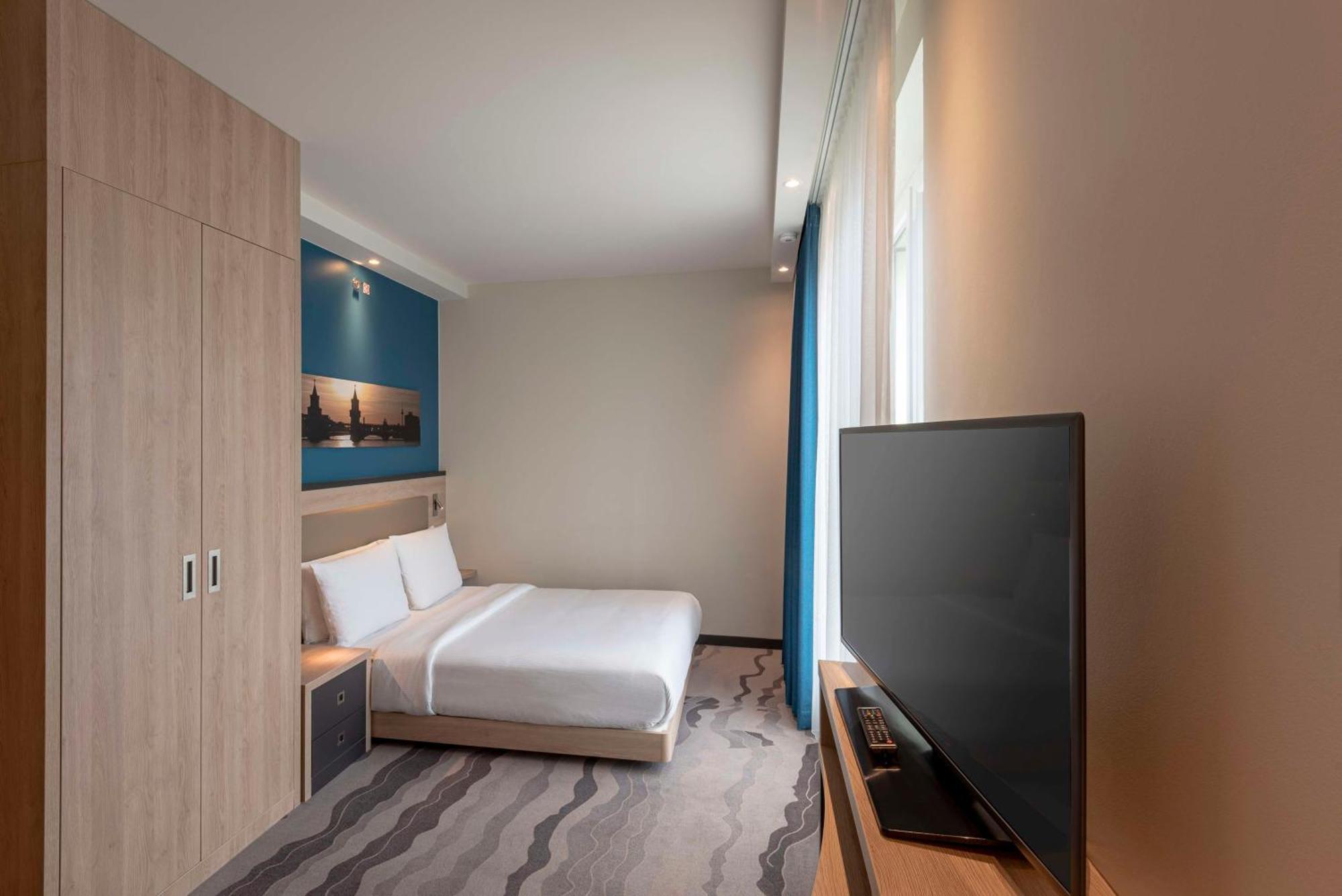 Queen Room Accessible